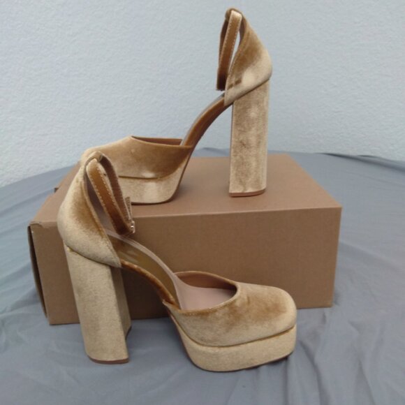 Gianni Bini Gold velvet platform pumps - Picture 1 of 4